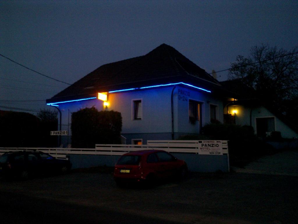 Domino Panzio Bed & Breakfast İstolni Belgrad Dış mekan fotoğraf
