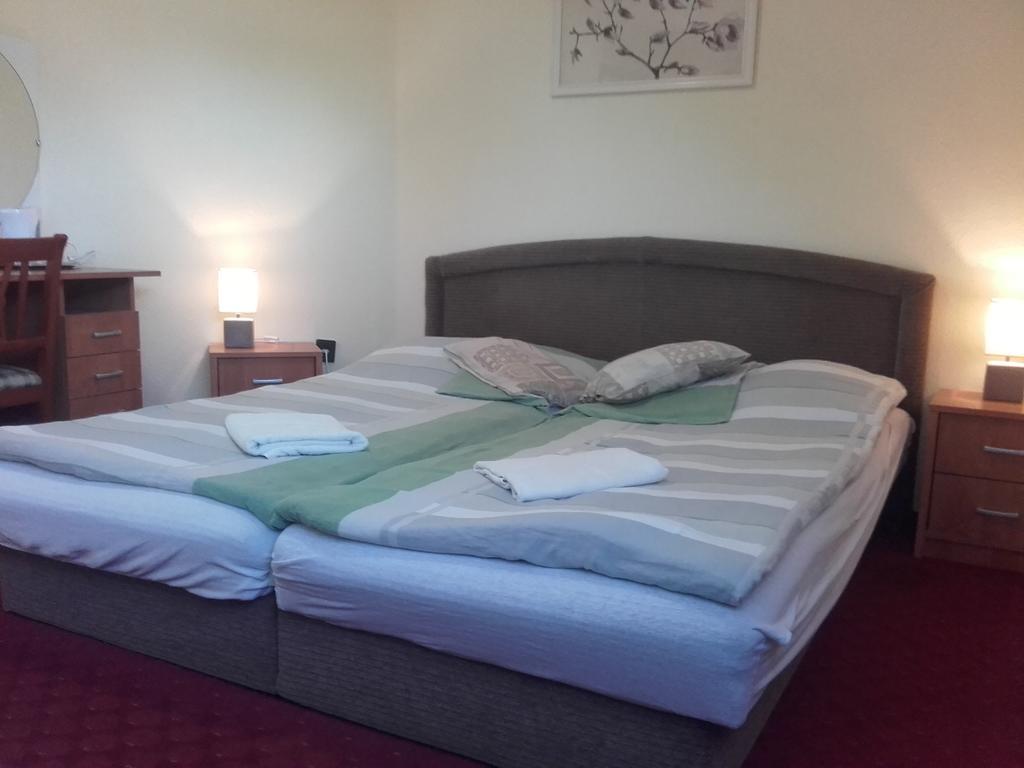 Domino Panzio Bed & Breakfast İstolni Belgrad Oda fotoğraf