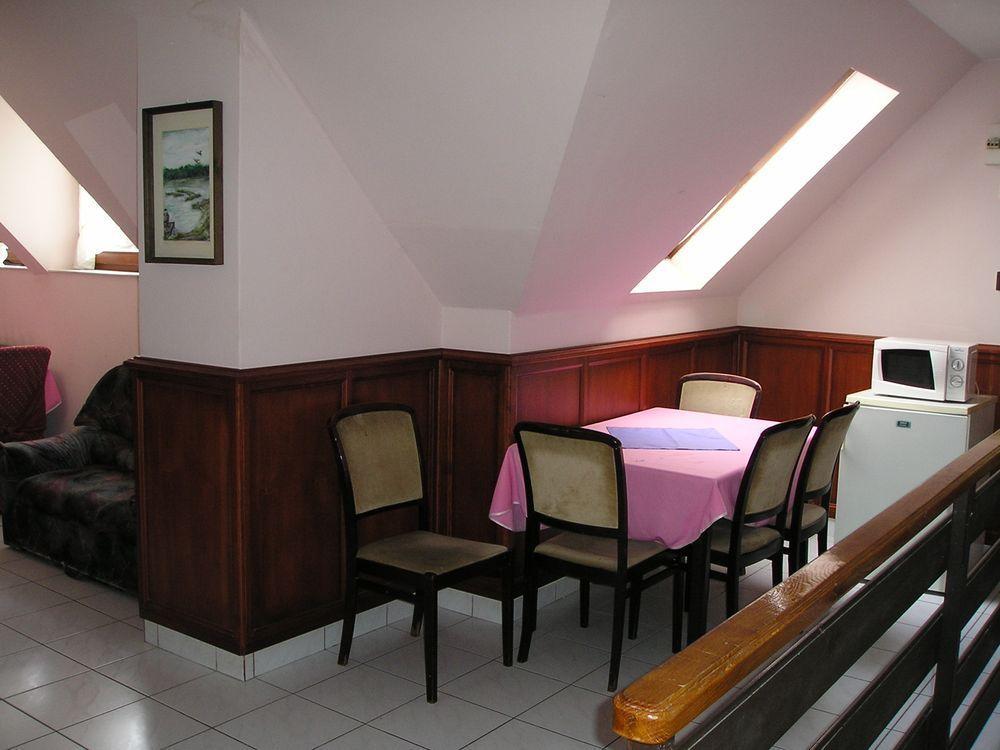Domino Panzio Bed & Breakfast İstolni Belgrad Dış mekan fotoğraf